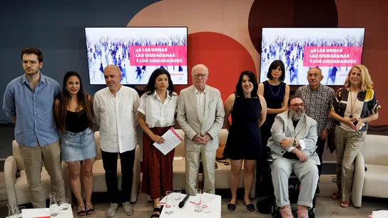 Más de 300 personalidades del mundo de la cultura y política se unen en un manifiesto para instar al voto progresista Más de 300 personalidades del mundo de la cultura y política se unen en un manifiesto para instar al voto progresista