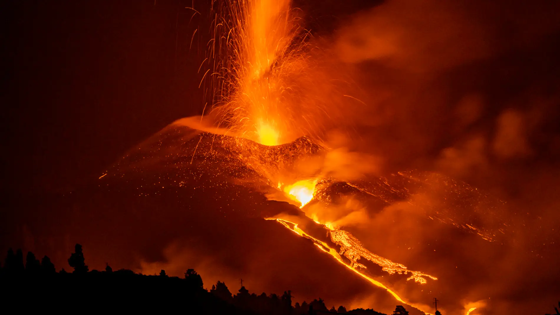 Las impactantes imágenes de la erupción de un volcán en Islandia