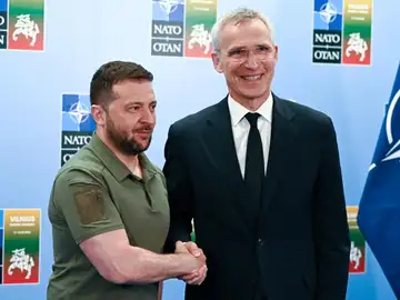 El secretario general de la OTAN, Jens Stoltenberg, y el presidente ucraniano, Volodímir Zelenski