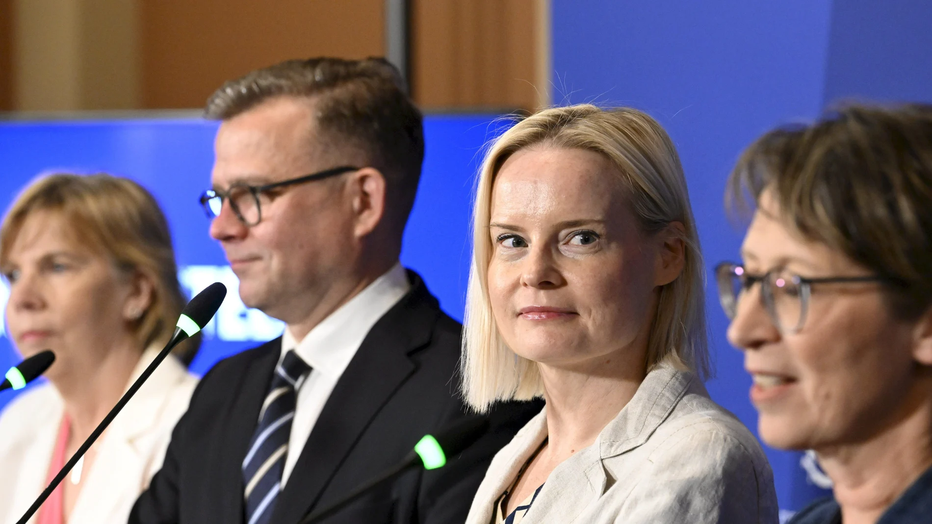 Escándalo en Finlandia por viejos comentarios de una líder ultraderechista: &quot;¿Alguien se apunta a escupir a mendigos y golpear a niños negros?&quot;