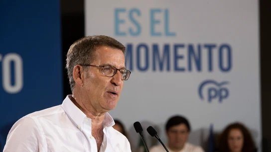 El PP blanquea a Vox: niega que sean de "extrema derecha" y Feijóo pide el voto a su electorado El PP blanquea a Vox: niega que sean de "extrema derecha" y Feijóo pide el voto a su electorado