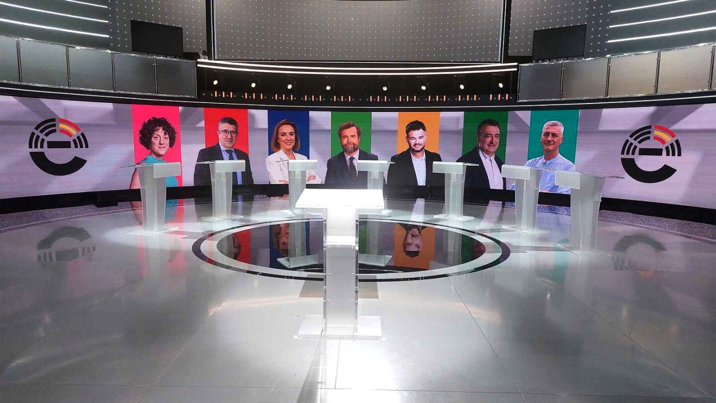 El plat&oacute; de TVE, preparado para el debate a siete entre los portavoces parlamentarios de cara a las elecciones generales