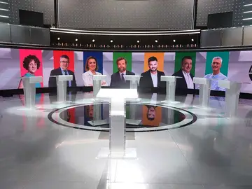 El plató de TVE, preparado para el debate a siete entre los portavoces parlamentarios de cara a las elecciones generales
