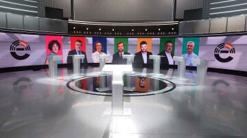 El plató de TVE, preparado para el debate a siete entre los portavoces parlamentarios de cara a las elecciones generales