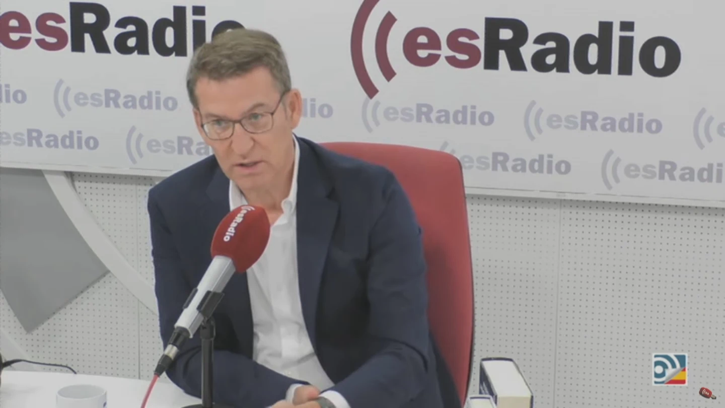 El peligroso mensaje de Feijóo: pide a los carteros trabajar gratis y fuera de su horario "por responsabilidad" El peligroso mensaje de Feijóo: pide a los carteros trabajar gratis y fuera de su horario "por responsabilidad"