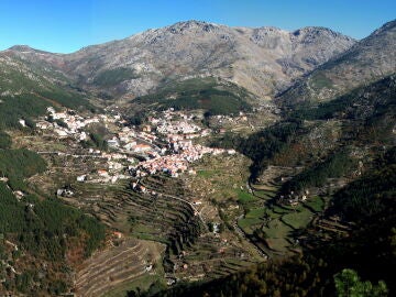 Foto panoramica de Loriga, en Portugal