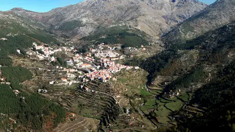Foto panoramica de Loriga, en Portugal Foto panoramica de Loriga, en Portugal