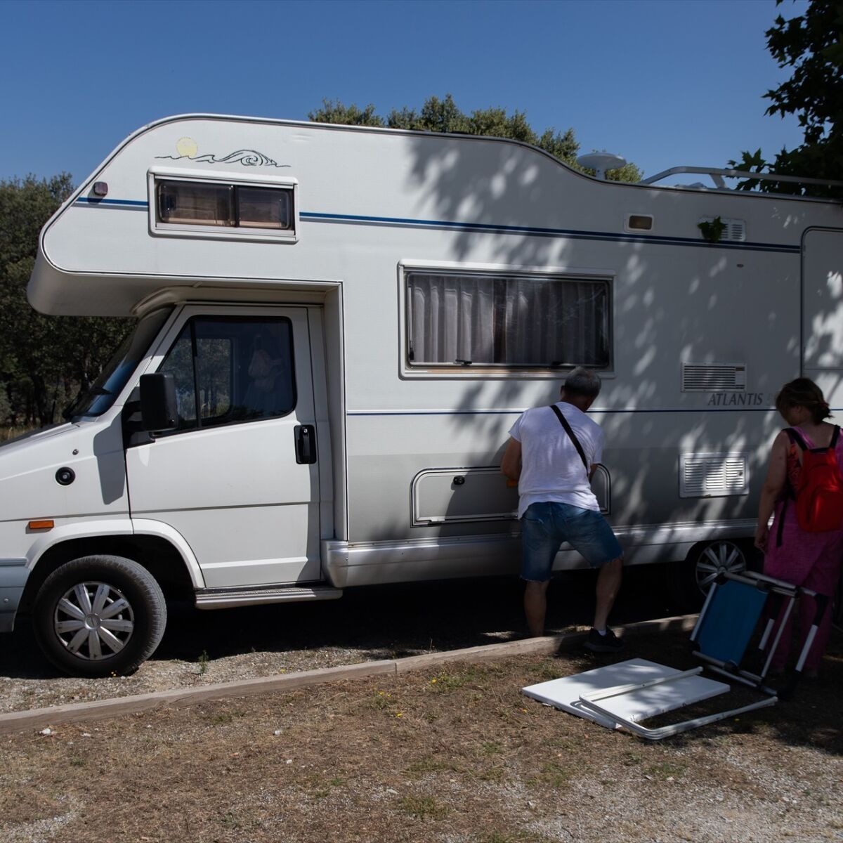 En qu se diferencian estacionar y acampar en autocaravana seg n