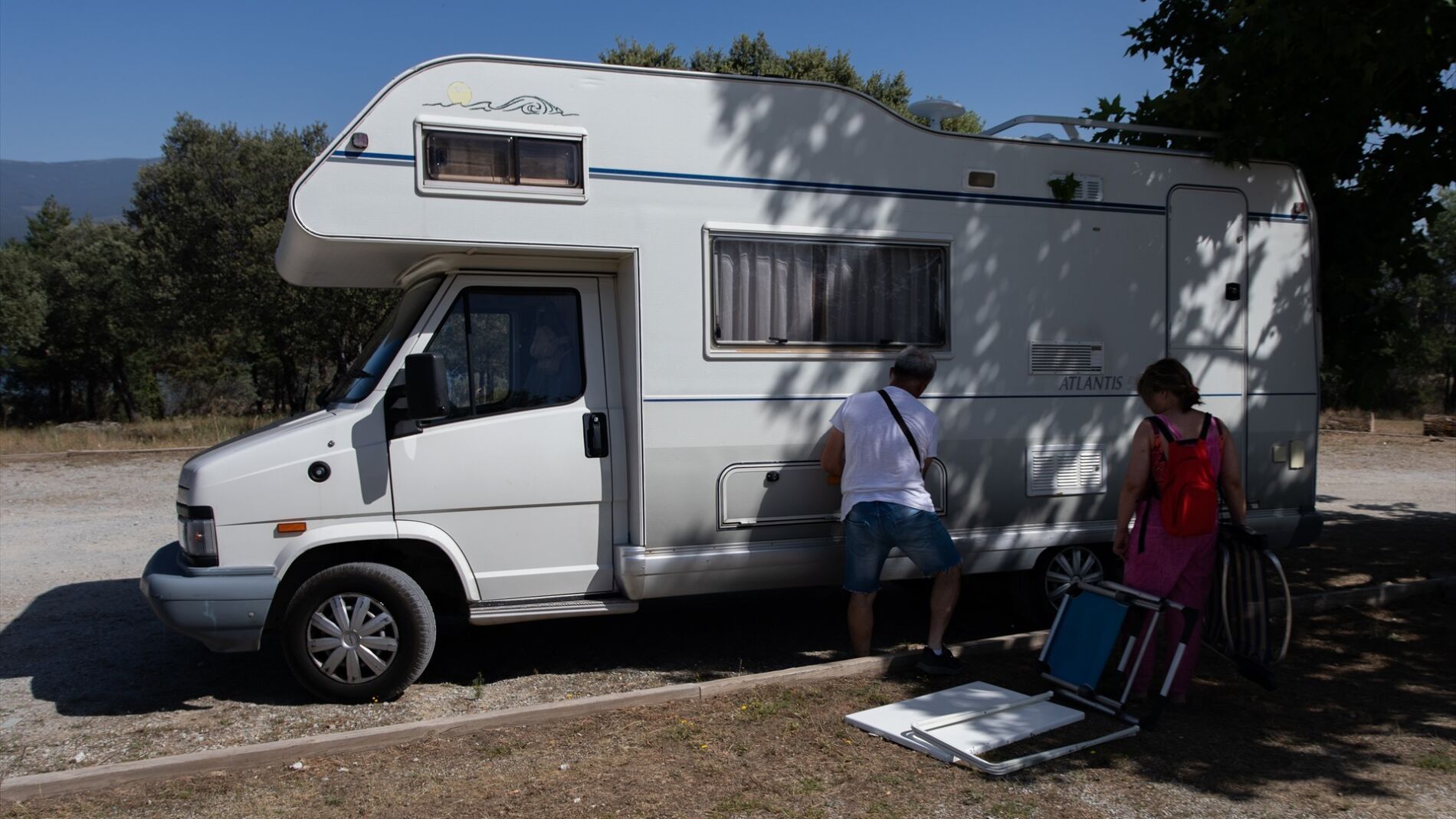 En qu se diferencian estacionar y acampar en autocaravana seg n