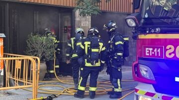 Un incendio en un restaurante de Ponzano genera gran cantidad de humo y obliga a cortar parte de la calle