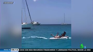 Victoria Federica se lo pasa en grande en Ibiza: esta es la sorprendente forma en la que le llevan la paella al yate