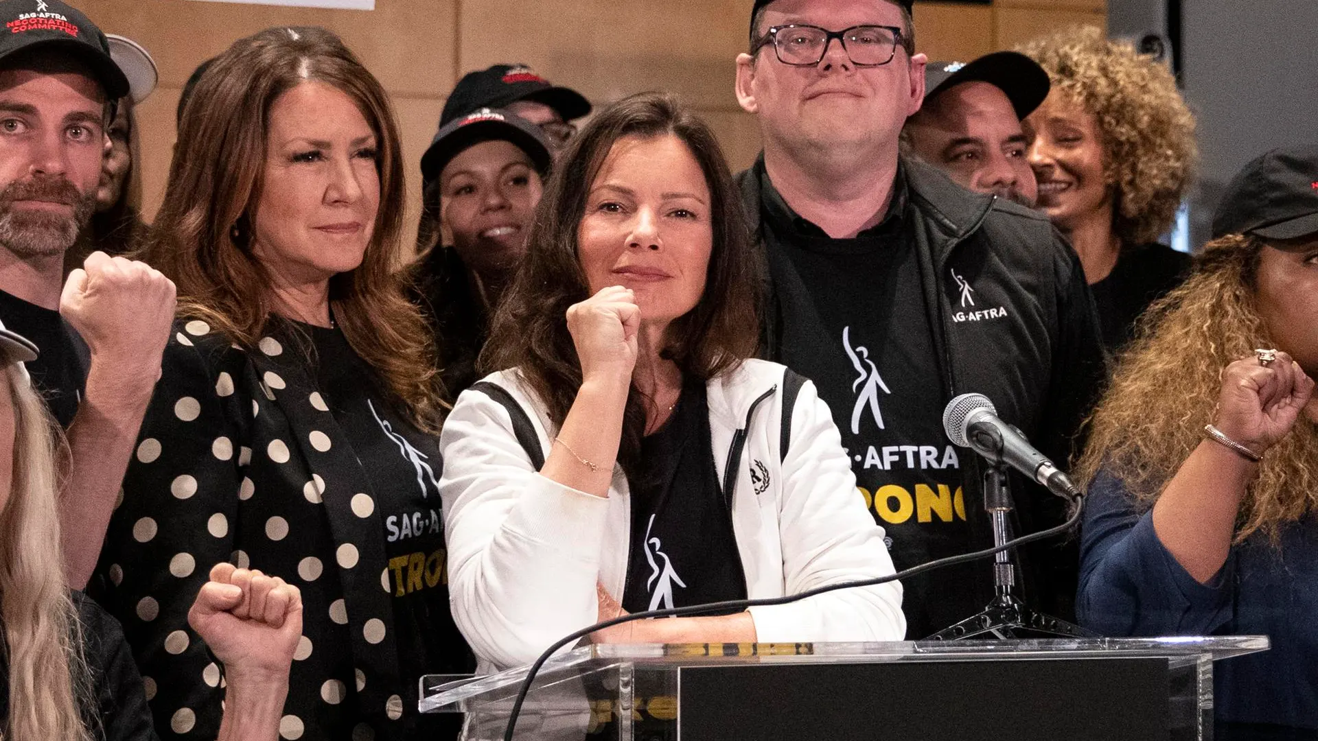 Fran Drescher, presidenta del Sindicato de Actores de Hollywood (SAG-AFTRA) durante el anuncio de la huelga.