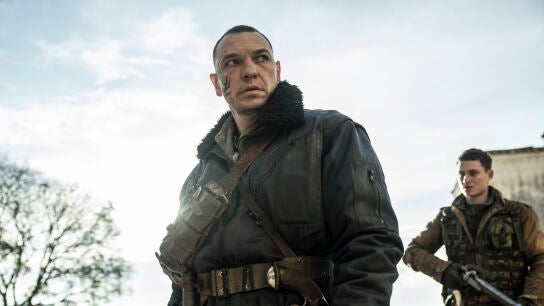 Romain Levi interpeta a Codron en 'The Walking Dead: Daryl Dixon'.