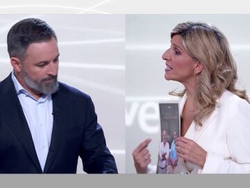 Díaz estalla contra Abascal por la violencia machista y muestra la foto de diputados de Vox: "Se ríen de una mujer asesinada"