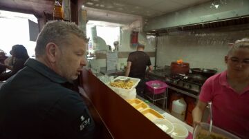 Alberto Chicote se adentra en la cocina y el almacén del menú más barato de España: "Yo no serviría esto en la vida"