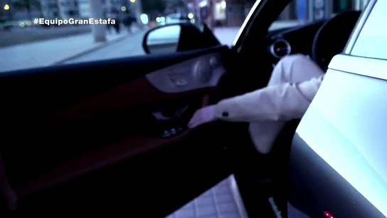 "Tenía un Mercedes en la puerta, manejaba dinero y vestía muy bien": la vida de lujo del presunto estafador Charly "Tenía un Mercedes en la puerta, manejaba dinero y vestía muy bien": la vida de lujo del presunto estafador Charly