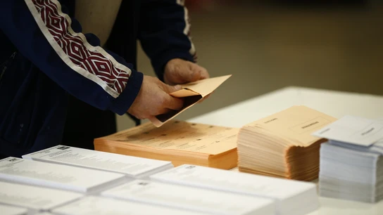 ¿Meter dos papeletas en el mismo sobre es voto nulo o voto válido? ¿Meter dos papeletas en el mismo sobre es voto nulo o voto válido?