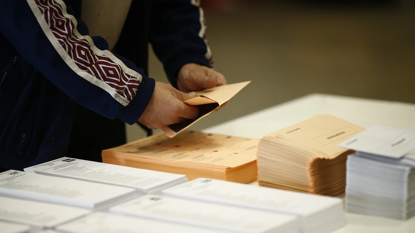 ¿Meter dos papeletas en el mismo sobre es voto nulo o voto válido? ¿Meter dos papeletas en el mismo sobre es voto nulo o voto válido?