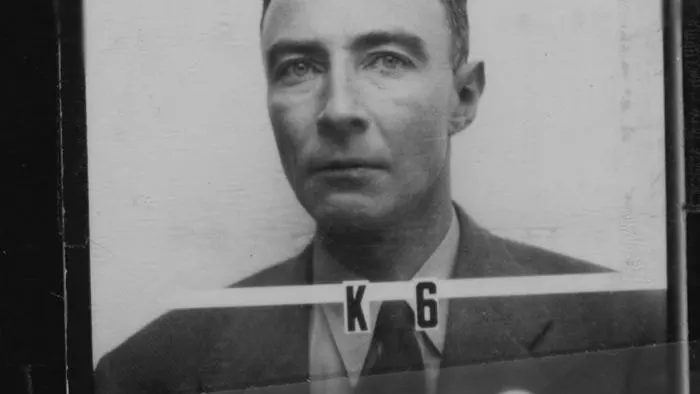 Quién fue J. Robert Oppenheimer y por qué creó la bomba atómica