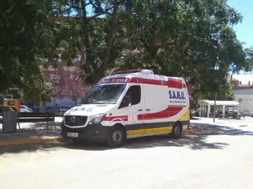 Imagen de archivo de una ambulancia en Torrent, Valencia