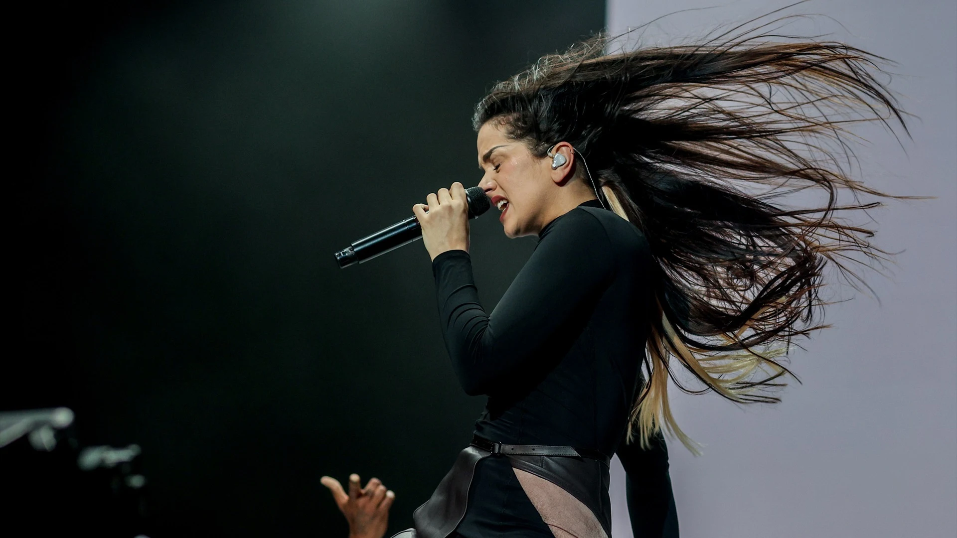 La cantante Rosalía actúa durante el Primavera Sound, en la Ciudad del Rock, sede del Primavera Sound Madrid 2023.