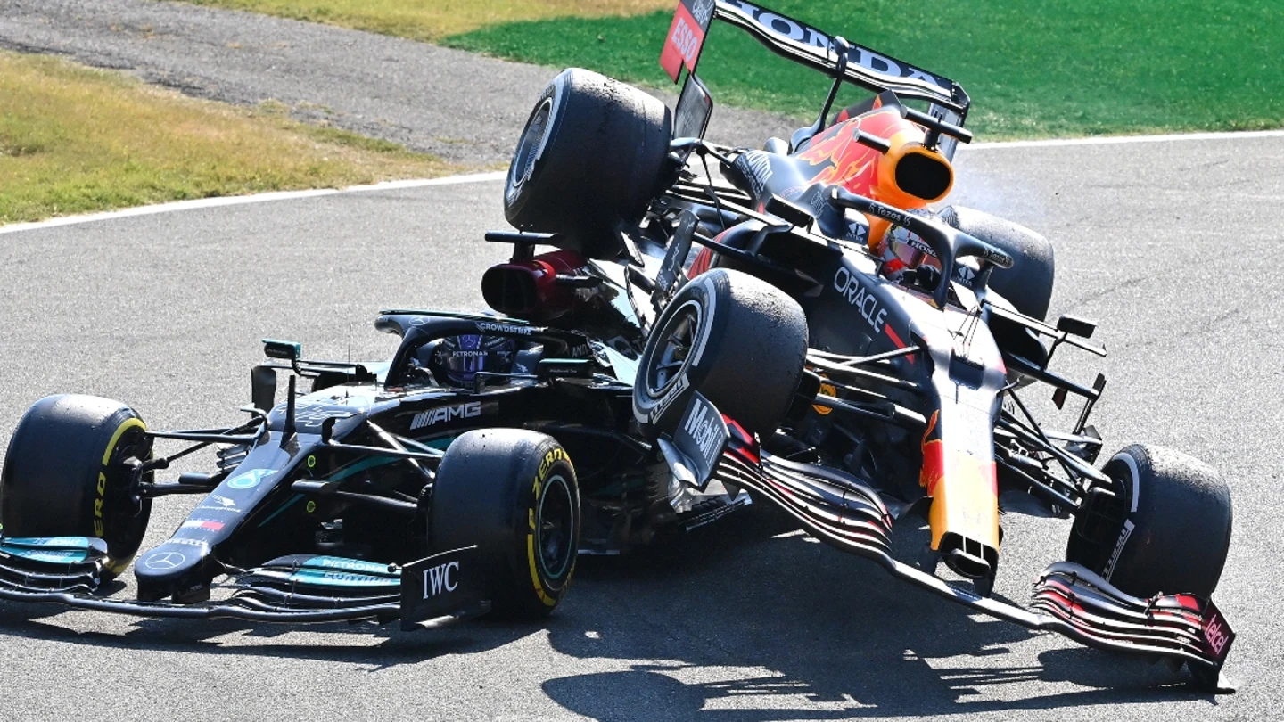 Accidente en Monza 2021 entre Max Verstappen y Lewis Hamilton Accidente en Monza 2021 entre Max Verstappen y Lewis Hamilton