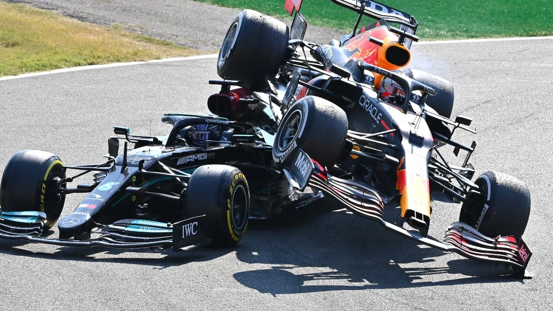 Accidente en Monza 2021 entre Max Verstappen y Lewis Hamilton