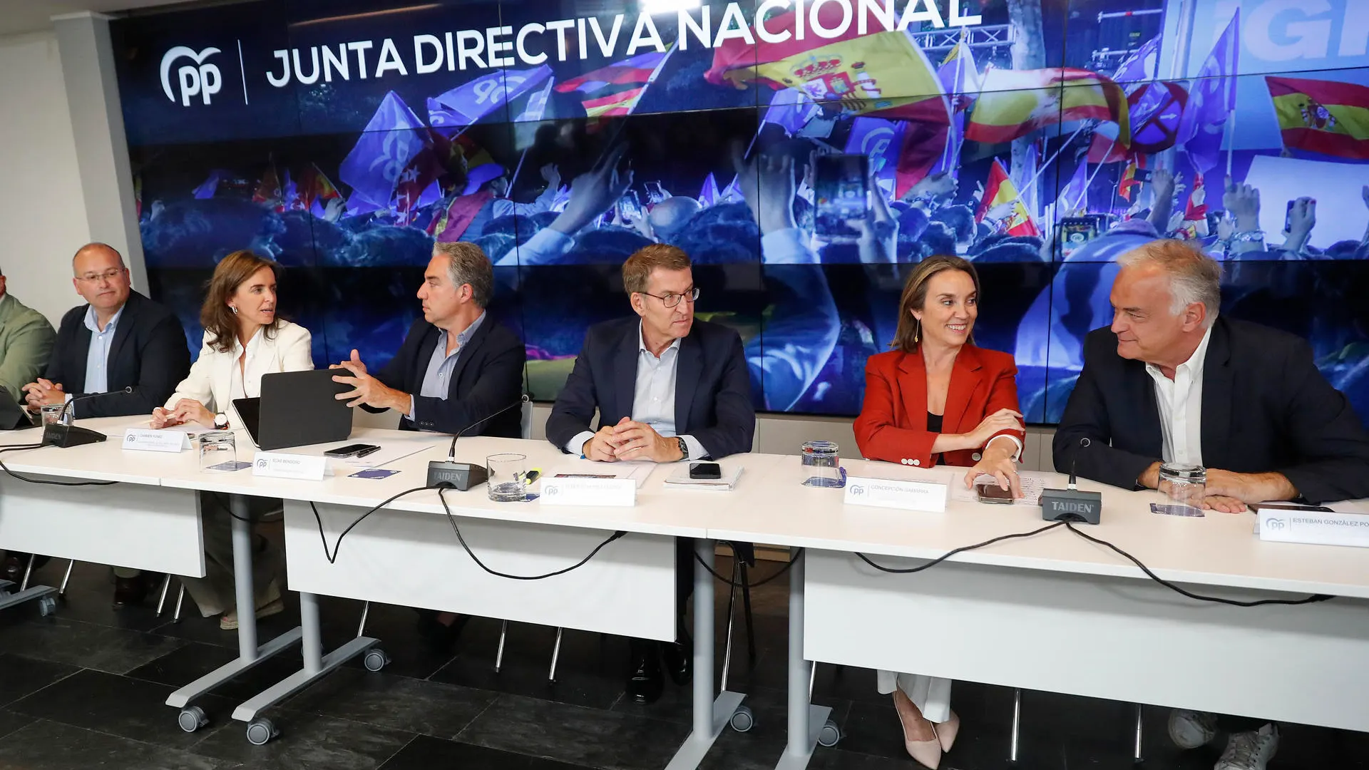 El líder del PP, Alberto Núñez Feijóo, durante su asistencia a la Junta Directiva Nacional del PP.