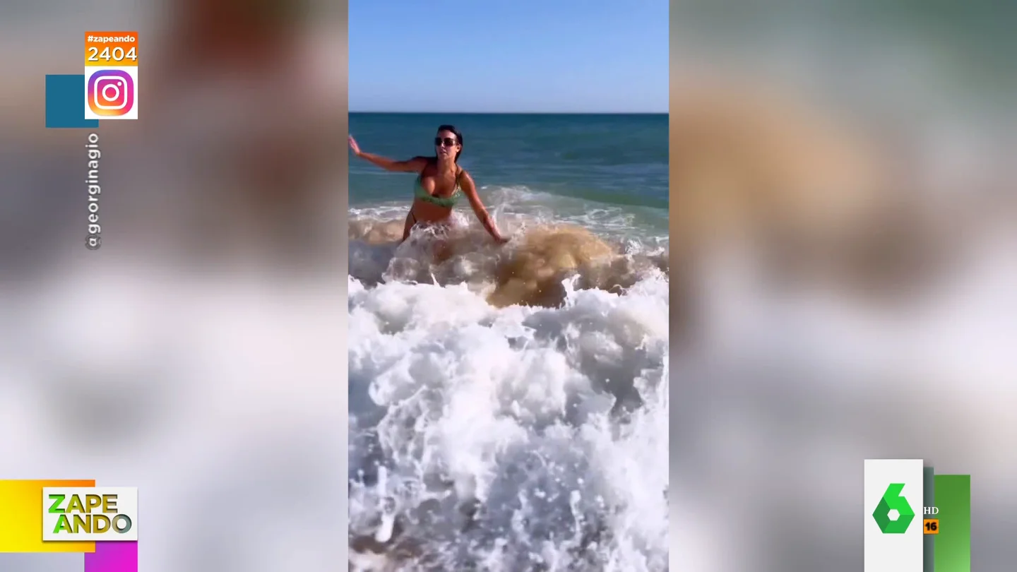 "Está divina hasta cayéndose": Dani Mateo, tras ver a Georgina Rodríguez derribada por una ola en la playa "Está divina hasta cayéndose": Dani Mateo, tras ver a Georgina Rodríguez derribada por una ola en la playa