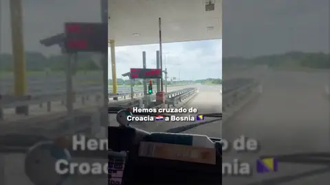 Una mujer española cuenta cómo es el control fronterizo en un país europeo: "Miraron dentro de la autocaravana" Una mujer española cuenta cómo es el control fronterizo en un país europeo: "Miraron dentro de la autocaravana"
