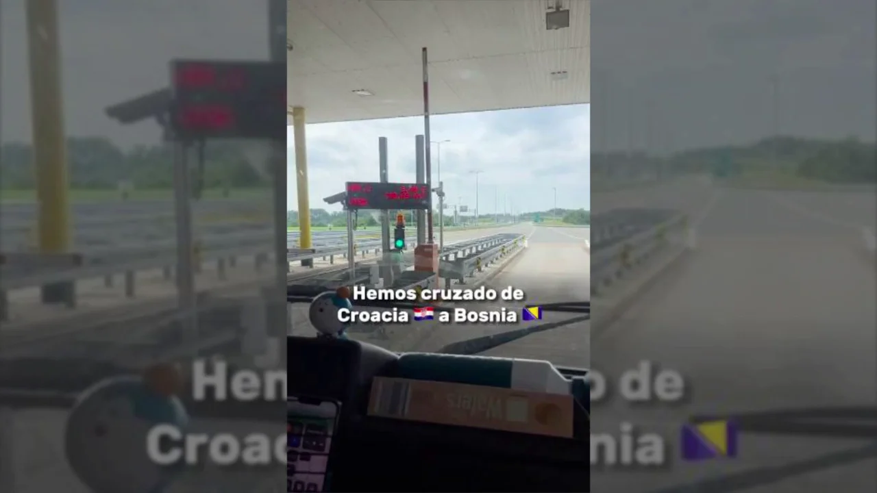 Una mujer española cuenta cómo es el control fronterizo en un país europeo: "Miraron dentro de la autocaravana" Una mujer española cuenta cómo es el control fronterizo en un país europeo: "Miraron dentro de la autocaravana"