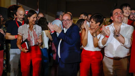 El baile de Iceta a ritmo de 'Pedro' de Raffaella Carrà para celebrar el resultado electoral El baile de Iceta a ritmo de 'Pedro' de Raffaella Carrà para celebrar el resultado electoral