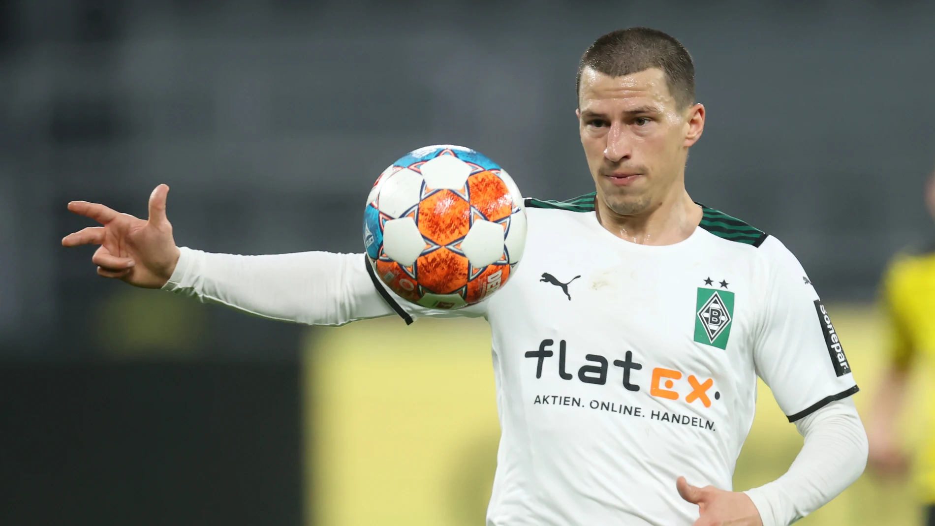 Stefan Lainer, jugador del Borussia Monchengladbach, diagnosticado con un  cáncer