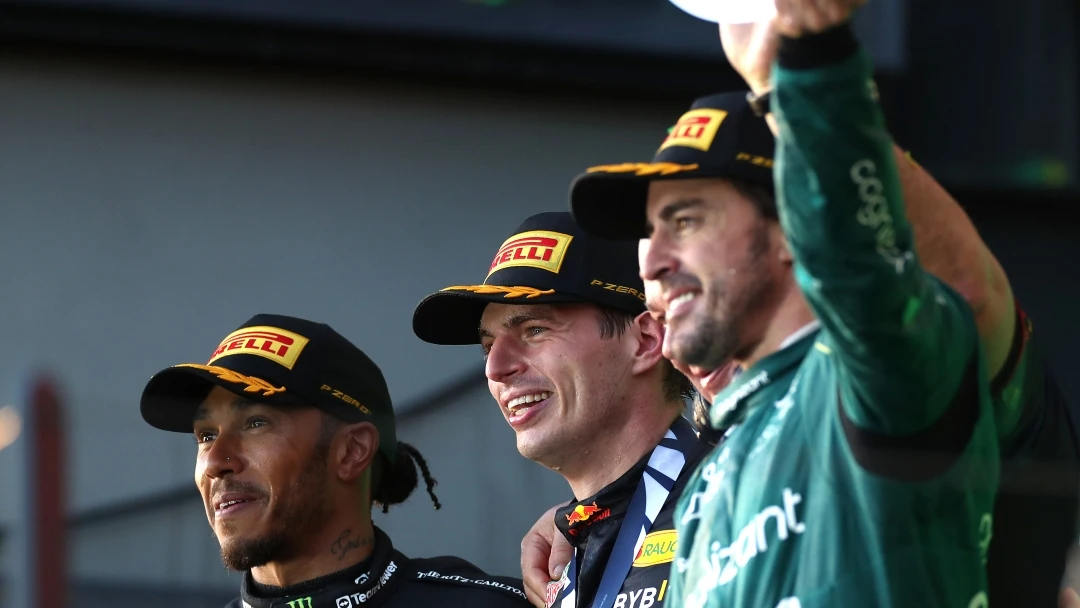 Fernando Alonso, Max Verstappen y Lewis Hamilton