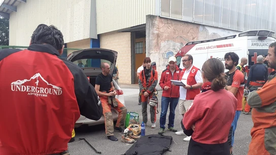 Miembros del dispositivo de rescate del espeleólogo francés fallecido en una cueva de Soba . Miembros del dispositivo de rescate del espeleólogo francés fallecido en una cueva de Soba .