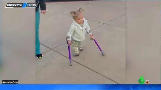La historia de superación de una niña que nació con 'síndrome de sirena' y consigue caminar con 5 años La historia de superación de una niña que nació con 'síndrome de sirena' y consigue caminar con 5 años