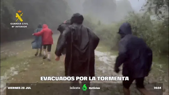 Evacuados 40 niños de un campamento en el pirineo aragonés por las fuertes tormentas Evacuados 40 niños de un campamento en el pirineo aragonés por las fuertes tormentas