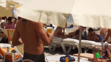 La transformación del chiringuito en 'beach club' ibicenco: de la hamaca y el lomo con pimientos al carpaccio, champán en barco, camas balinesas...