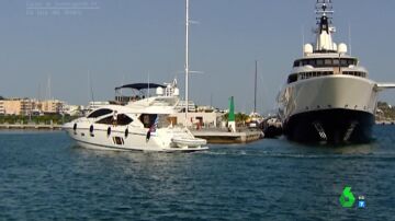 Ricos con barcos en busca de privacidad, intimidad y seguridad: así son los visitantes vip de Ibiza
