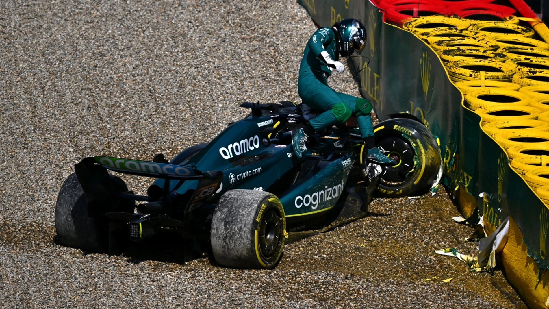 El Aston Martin de Stroll, contra el muro en Bélgica