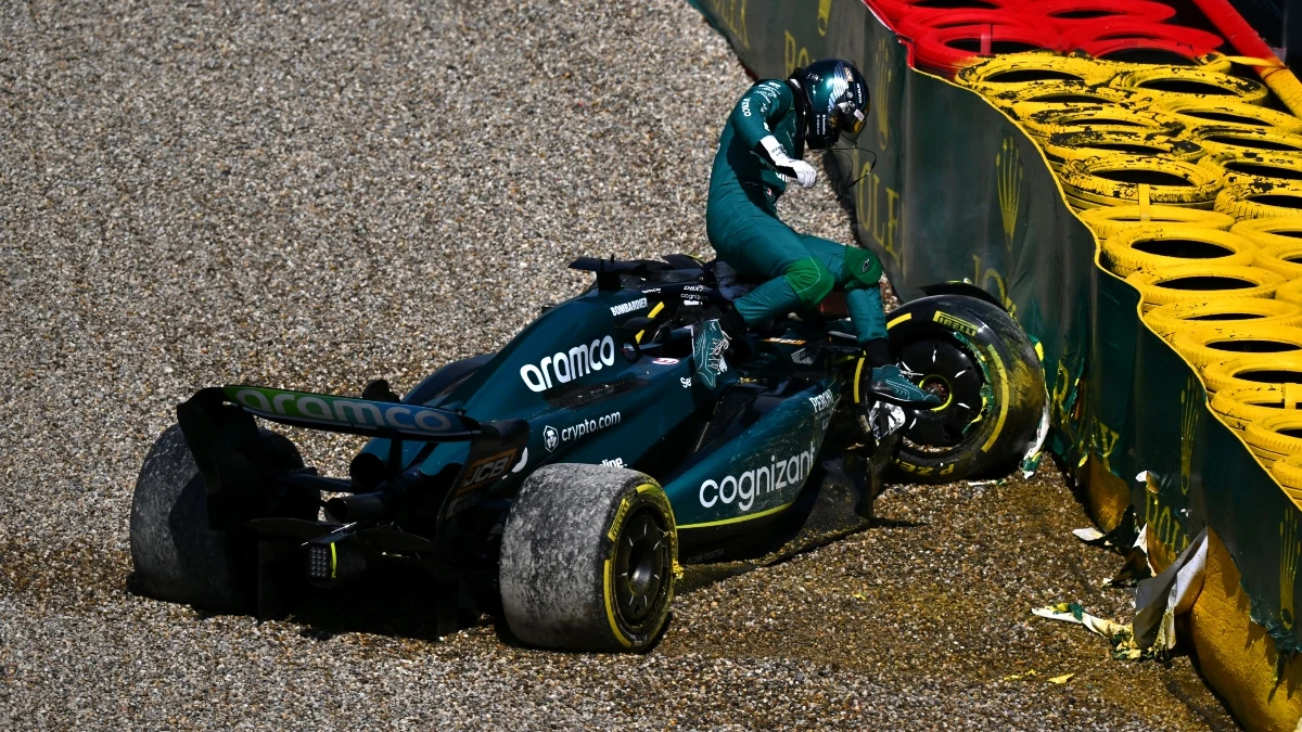 El Aston Martin de Stroll, contra el muro en Bélgica