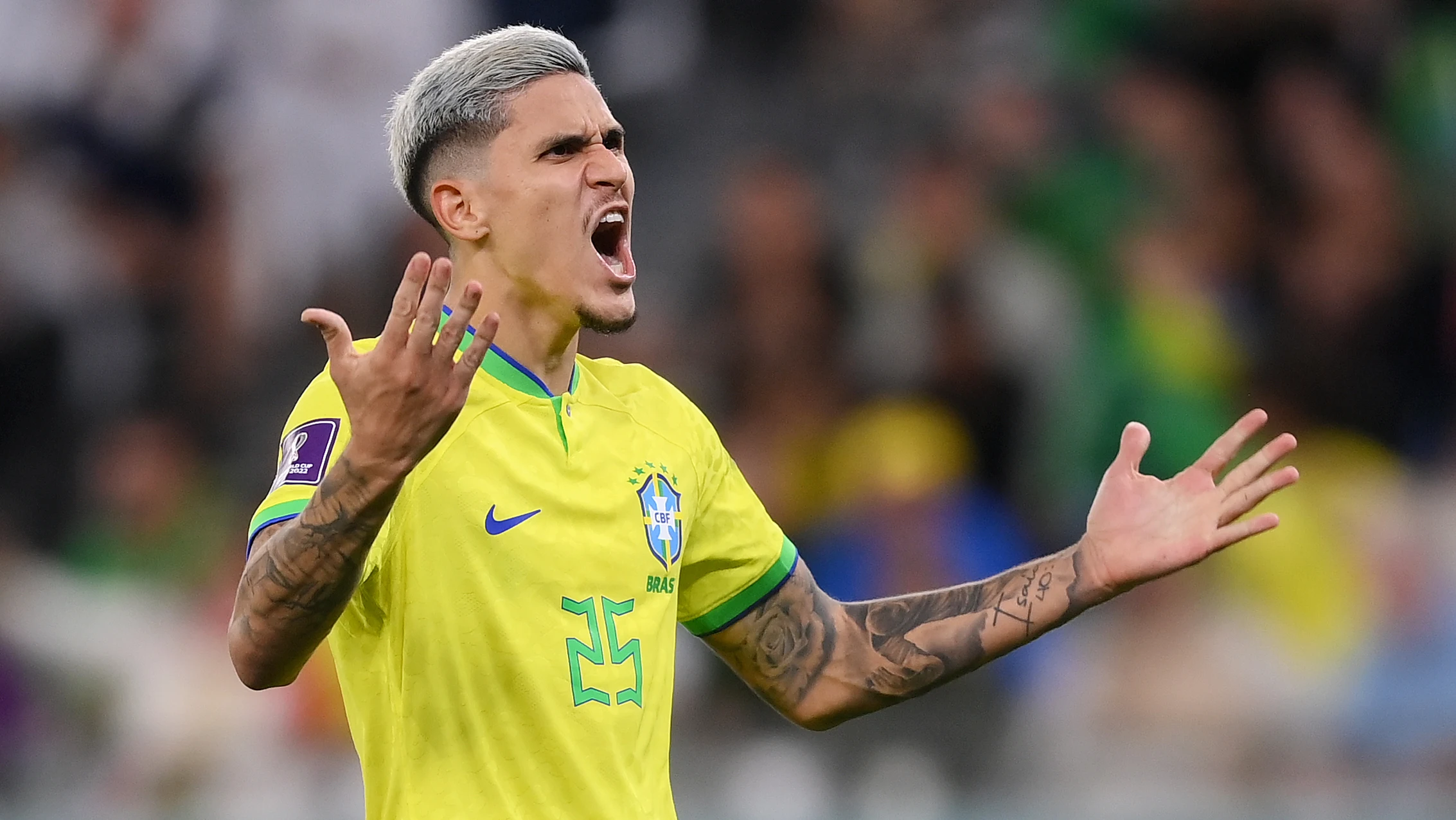 Pedro, jugador del Flamengo, jugando con Brasil en el Mundial de Catar
