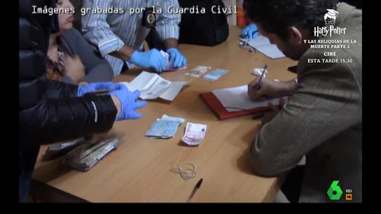 Fajos de billetes en las casas y drogas por los desagües: así cayó la multitudinaria red blanqueo en el barrio marginal de Plasencia Fajos de billetes en las casas y drogas por los desagües: así cayó la multitudinaria red blanqueo en el barrio marginal de Plasencia