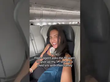 Una pasajera se niega a ceder el asiento en primera clase de un vuelo a una familia para que pueda sentarse junta