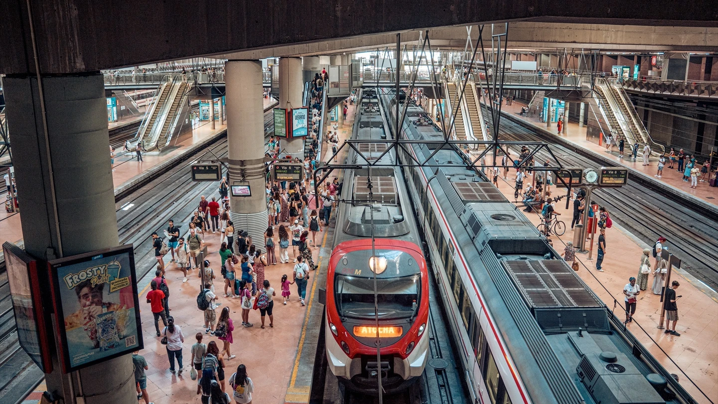 Renfe pone a la venta los abonos gratuitos: cuándo, cómo y cuándo conseguir el descuento Renfe pone a la venta los abonos gratuitos: cuándo, cómo y cuándo conseguir el descuento