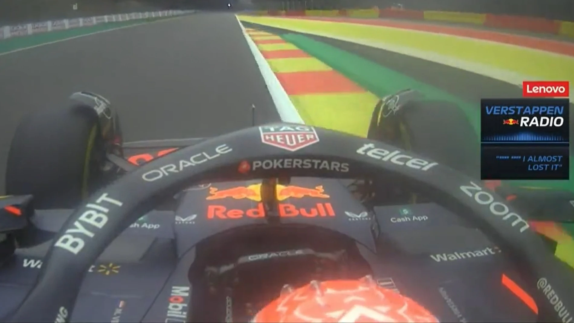 Verstappen, a punto de perder el coche en Eau Rouge
