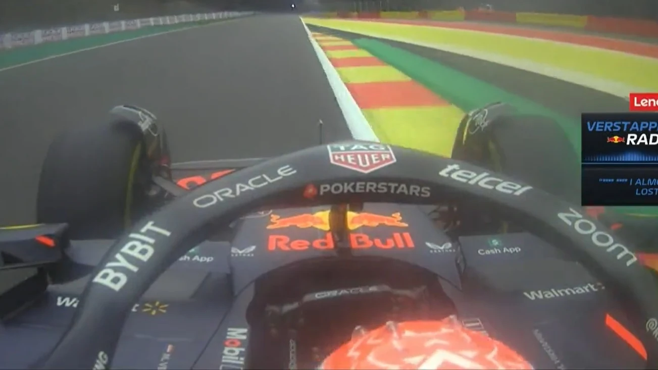 Verstappen, a punto de perder el coche en Eau Rouge