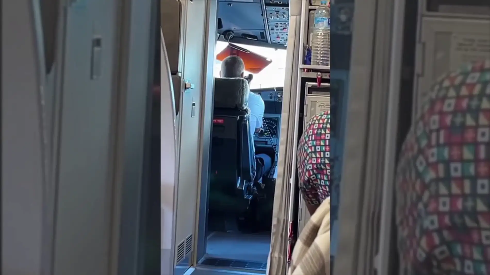 Un piloto se hace viral en TikTok al mantener en secreto el destino del vuelo por una despedida de soltero: "No lo podemos decir"