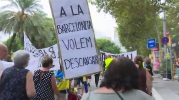"Se hace imposible vivir": el hartazgo de los vecinos de Barcelona con los apartamentos turísticos