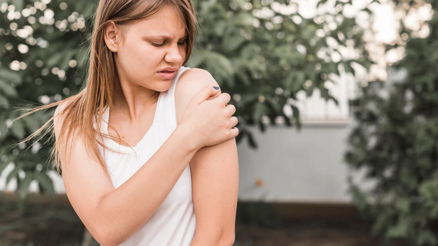 Qué es y cómo se trata el 'hombro congelado', una enfermedad que afecta al 5% de la población en España Qué es y cómo se trata el 'hombro congelado', una enfermedad que afecta al 5% de la población en España